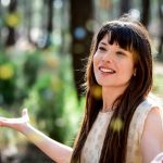 Portrait artistique de Mathilde - chanteuse du duo musical Gibann et Mathilde, spectacle de variété en Nouvelle-Aquitaine