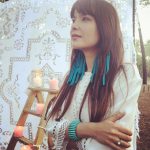 Portrait artistique de Mathilde - chanteuse du duo musical Gibann et Mathilde, spectacle de variété en Nouvelle-Aquitaine