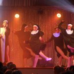 Numéro de danse du spectacle cabaret Gibann et Mathilde - Ambiance festive et chorégraphie sur scène